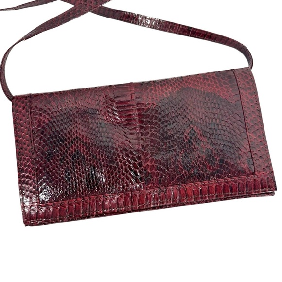 VINTAGE Red Snakeskin Fold Over Clutch Crossbody Bag Purse - Picture 2 of 5